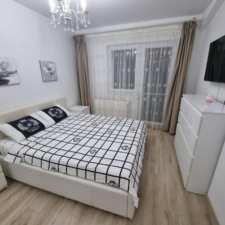 25 Luxury Apartament Bucharest Exterior photo