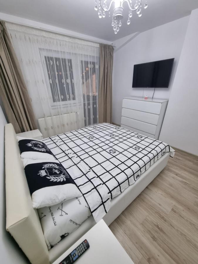 25 Luxury Apartament Bucharest Exterior photo
