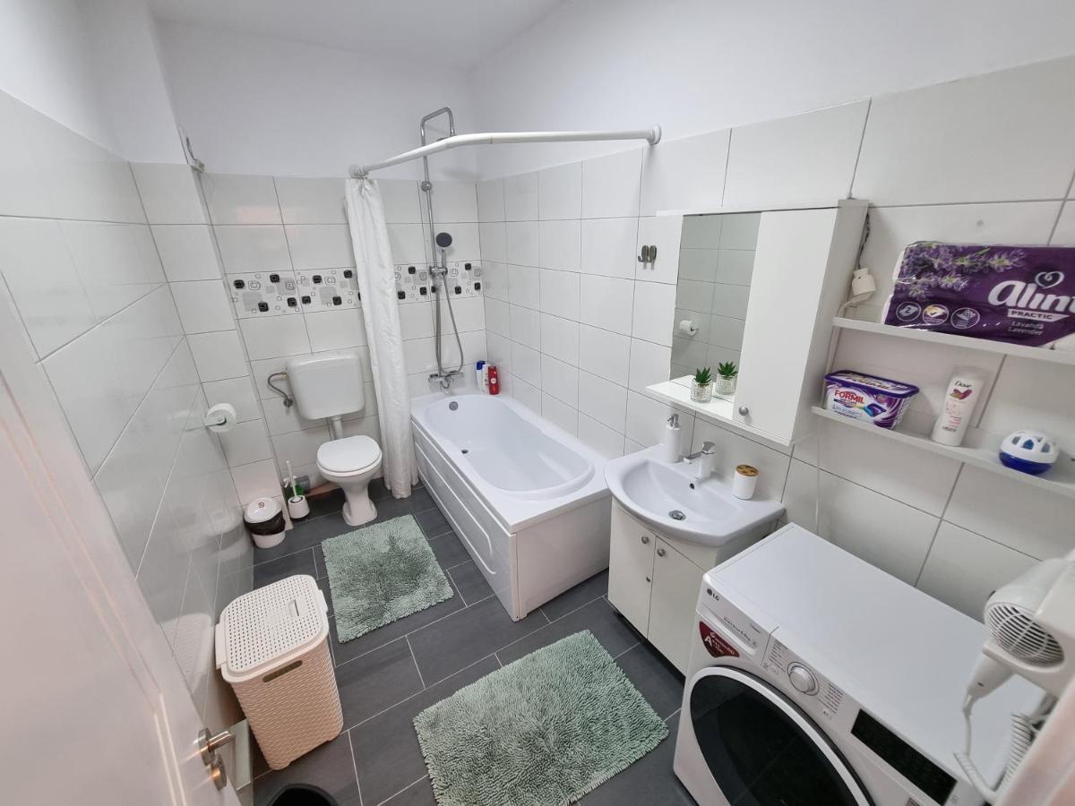 25 Luxury Apartament Bucharest Exterior photo
