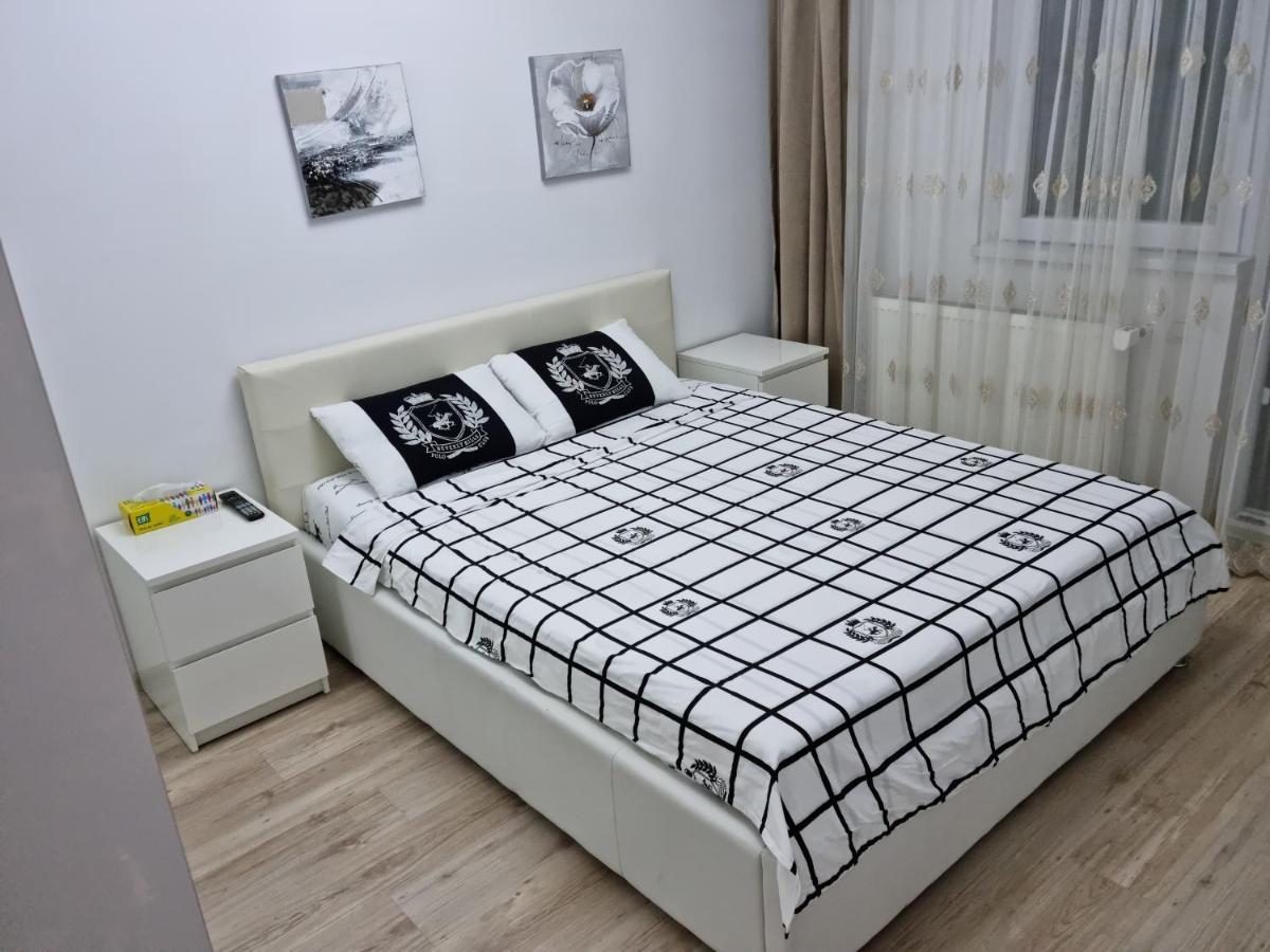 25 Luxury Apartament Bucharest Exterior photo