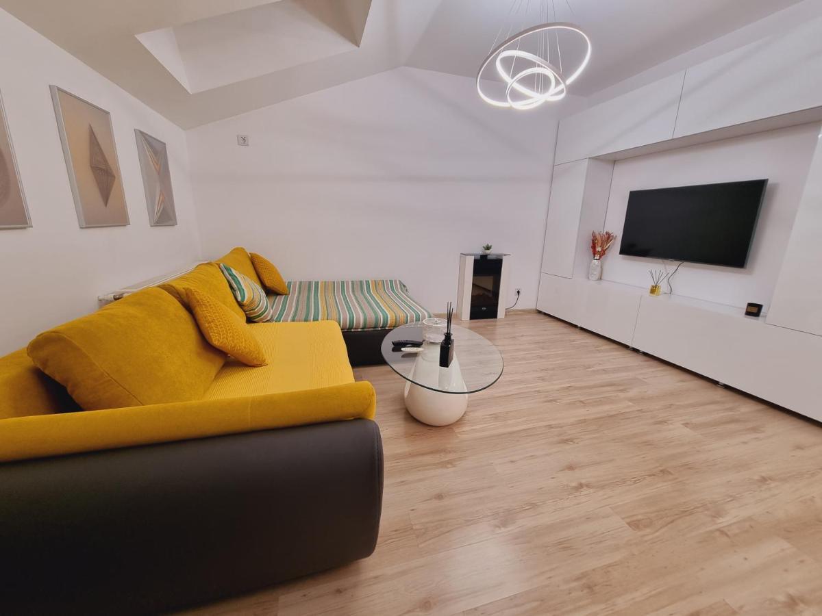 25 Luxury Apartament Bucharest Exterior photo